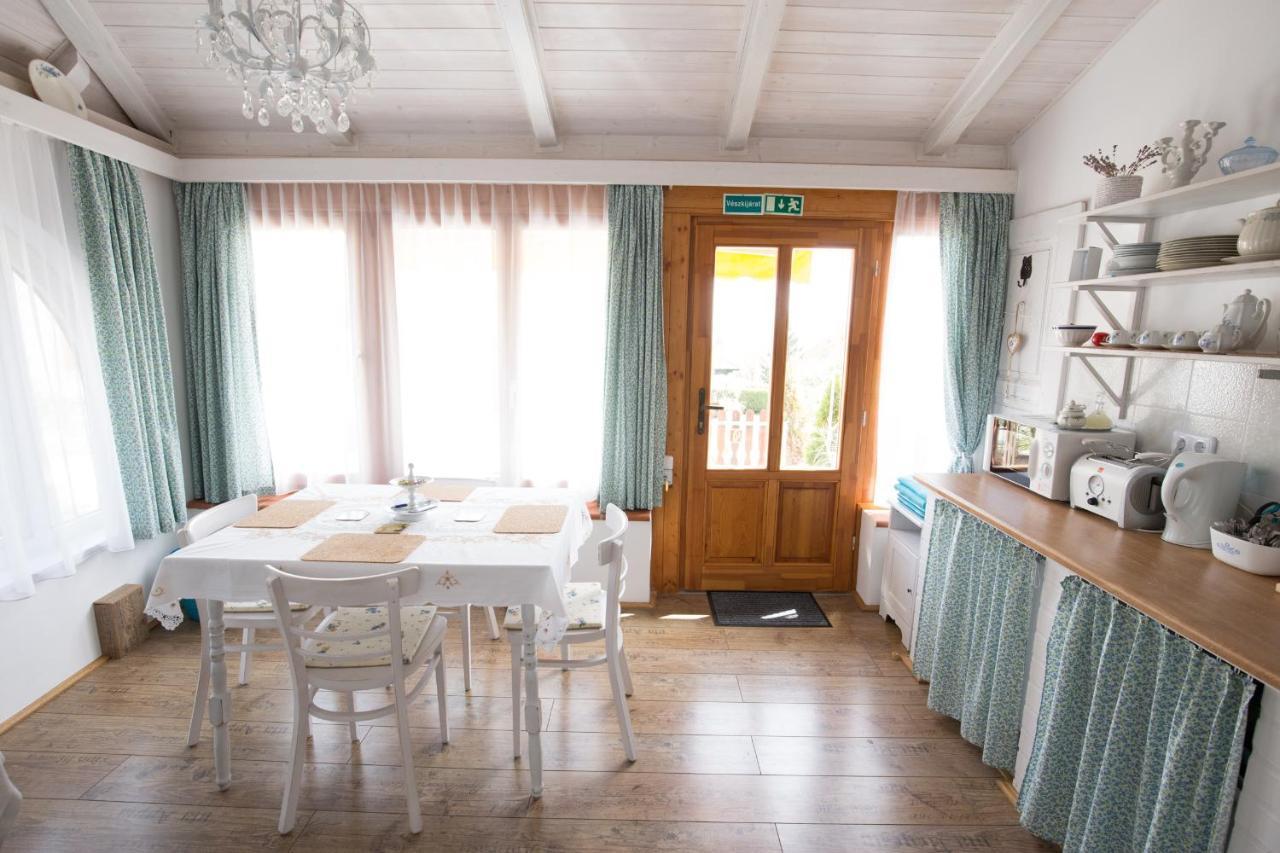Bacchus Apartman - Borbarlang, Badacsony Badacsonytomaj Buitenkant foto