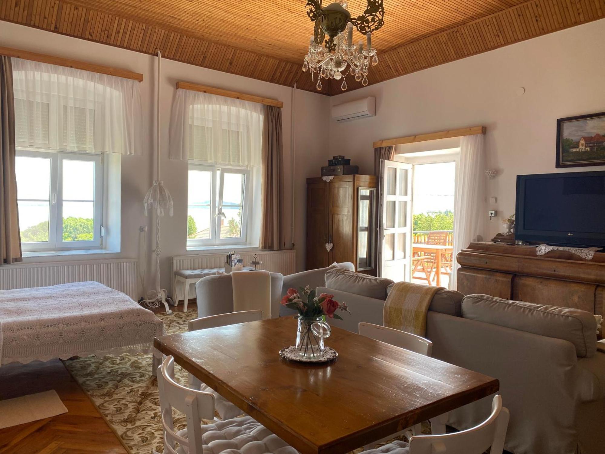 Bacchus Apartman - Borbarlang, Badacsony Badacsonytomaj Buitenkant foto
