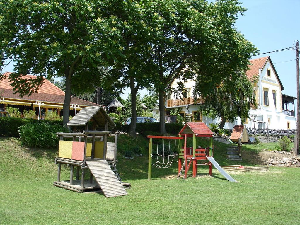 Bacchus Apartman - Borbarlang, Badacsony Badacsonytomaj Buitenkant foto