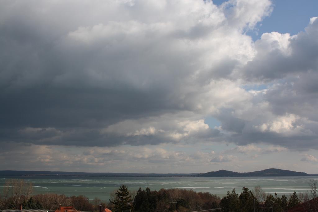 Bacchus Apartman - Borbarlang, Badacsony Badacsonytomaj Buitenkant foto