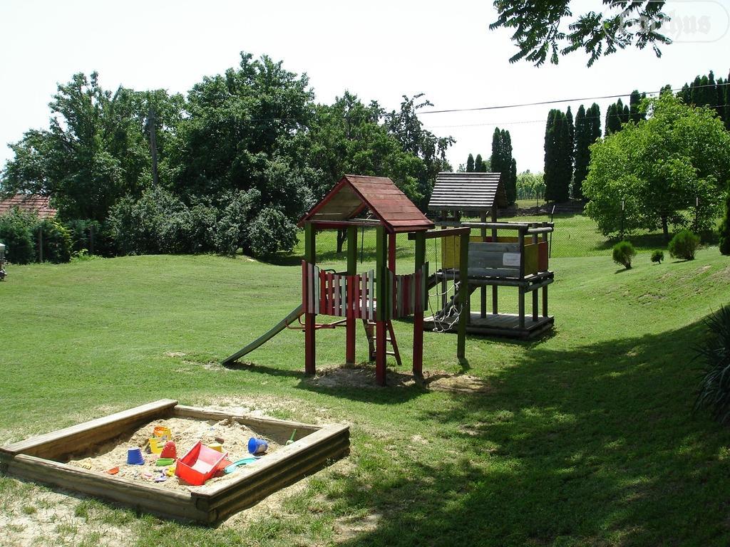 Bacchus Apartman - Borbarlang, Badacsony Badacsonytomaj Buitenkant foto