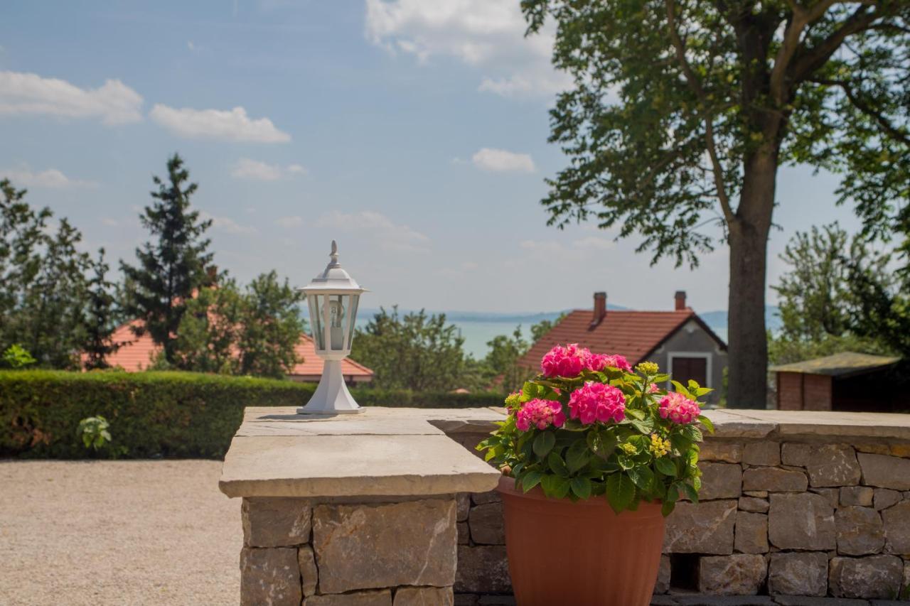 Bacchus Apartman - Borbarlang, Badacsony Badacsonytomaj Buitenkant foto